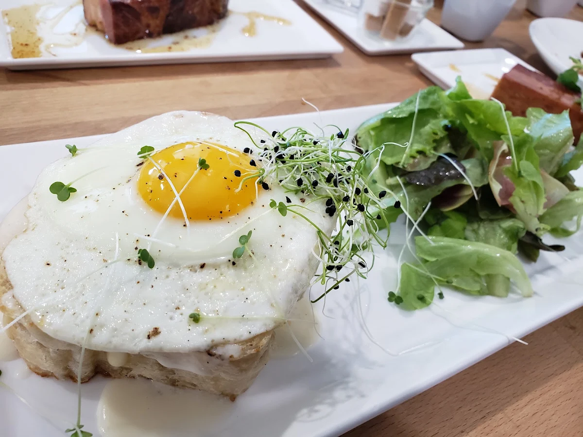 Porkbelly Sbrie Croque Madame As, Bistro mirepoix