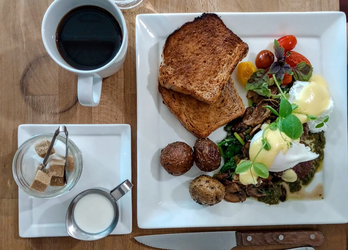 Steak and Eggs, Bistro mirepoix
