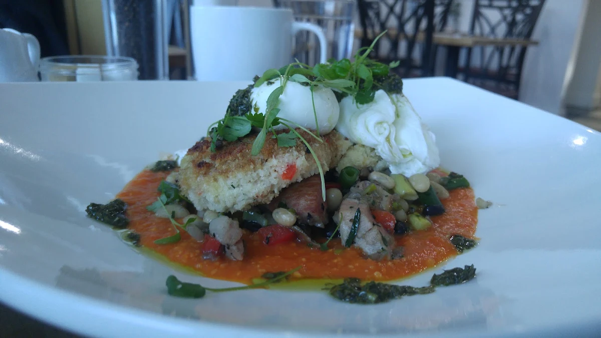 Y Poached Eggs, Bistro mirepoix