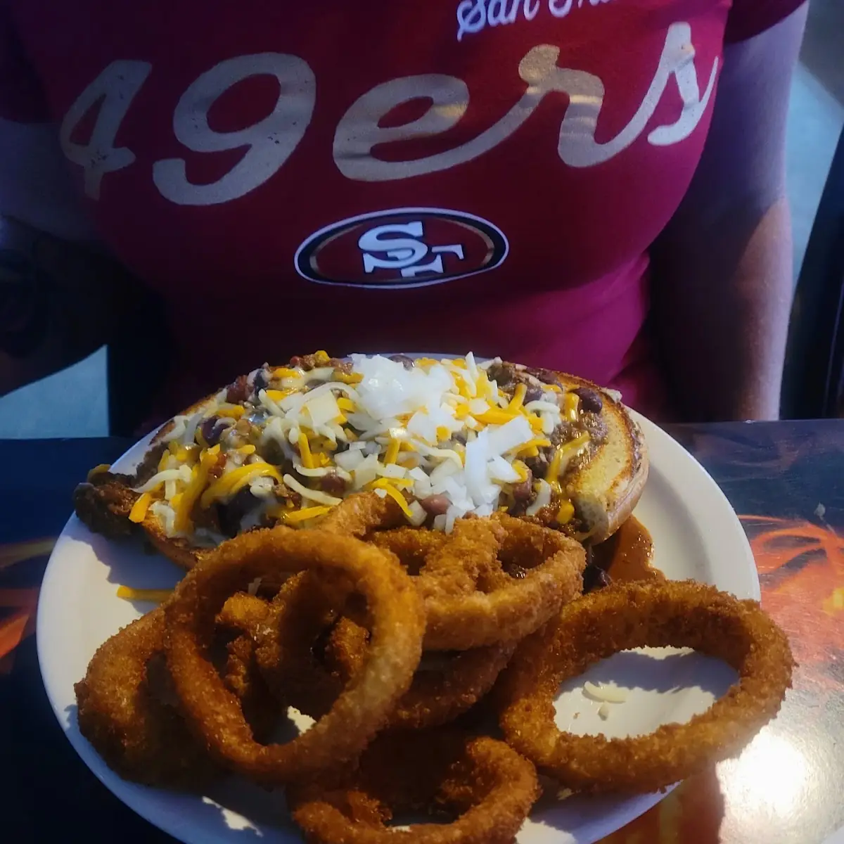 Chili Burger & Onion Rings