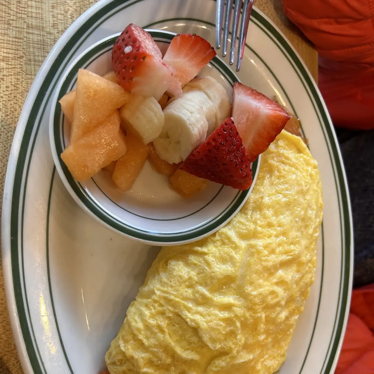 Veggie Omelette with Fruit