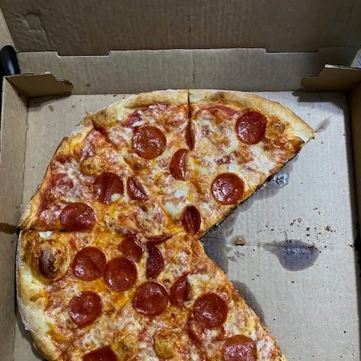 Large Pepperoni Pizza