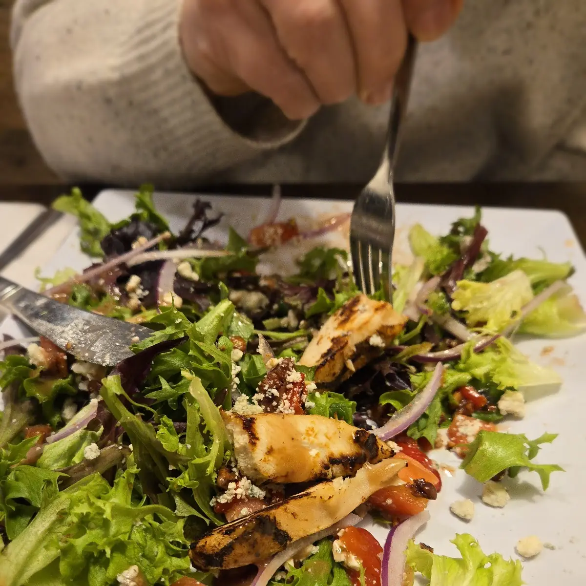 Gorgonzola Salad with Grilled Chicken