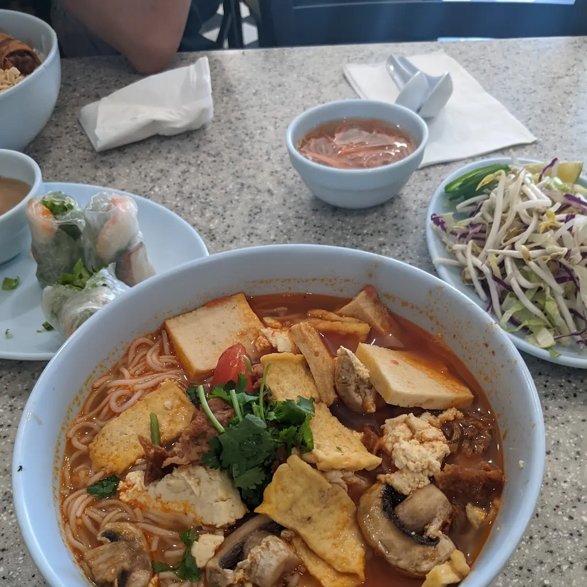Bun Rieu ⓥ ⓜ