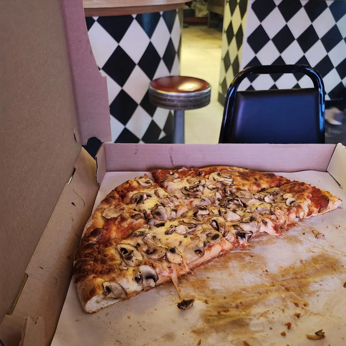 Large Cheese and Mushroom Pizza