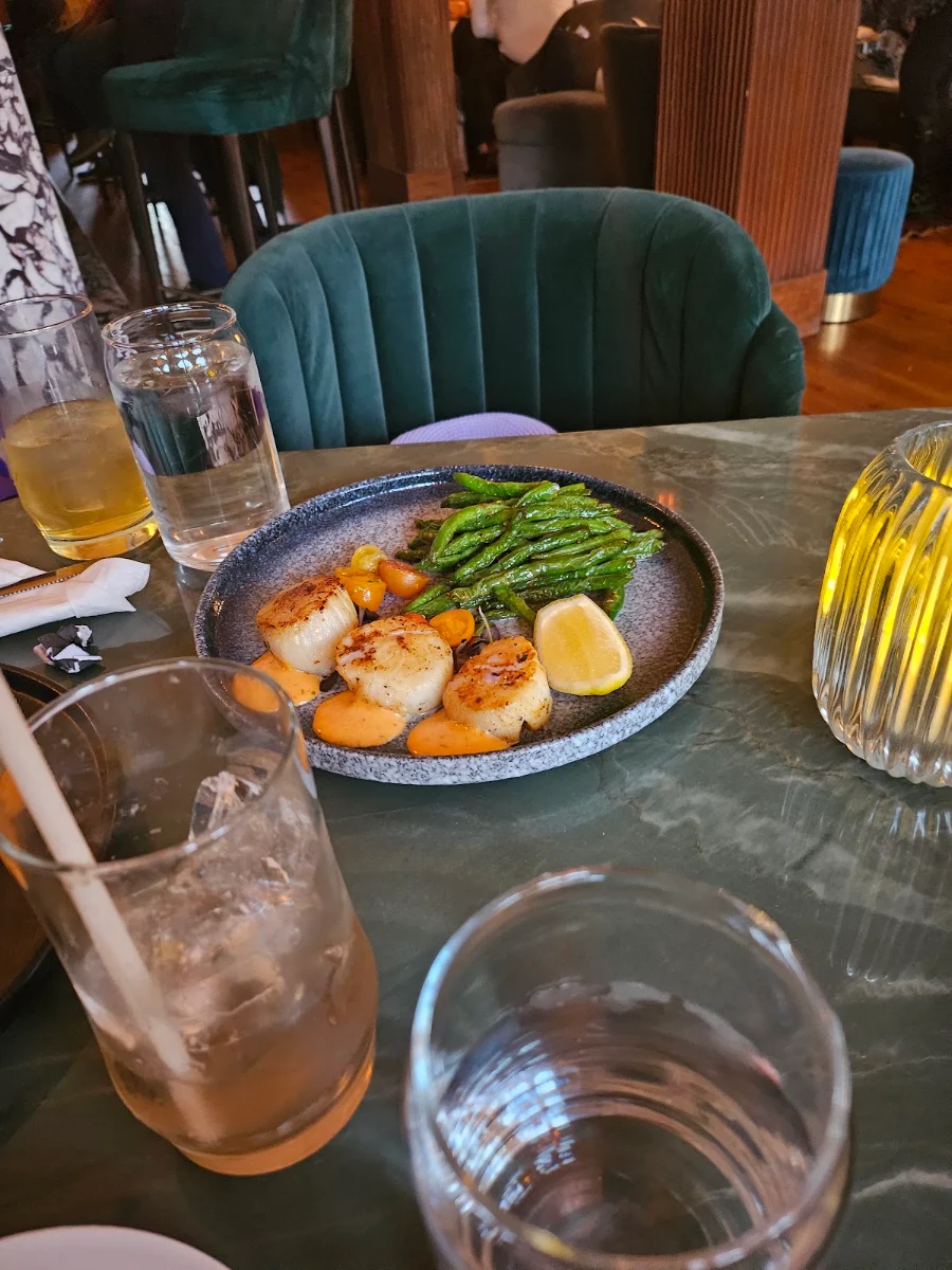 Scallops and Sautéed Green Beans
