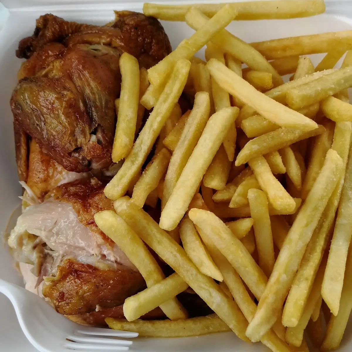 Pollo Asado Con Papas Fritas Naturales