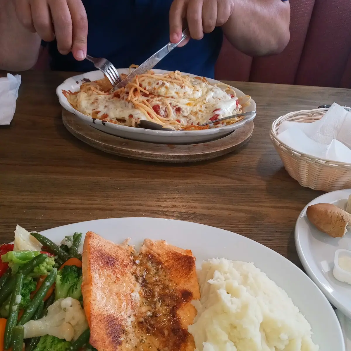 Salmon with Vegetables and Mashed Potatoes