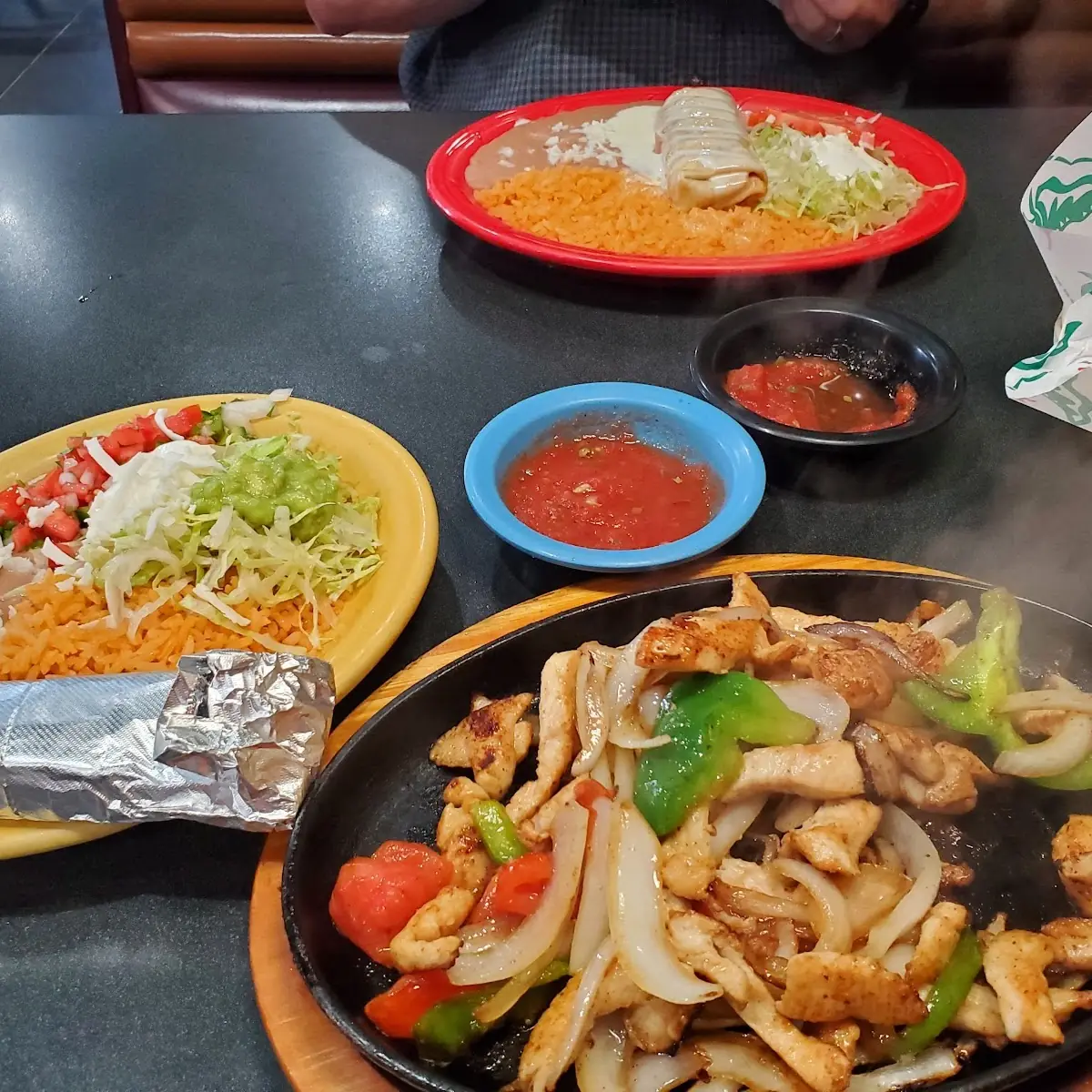 Ensalada de Taco de Pollo Asado / Grilled Chicken Taco Salad