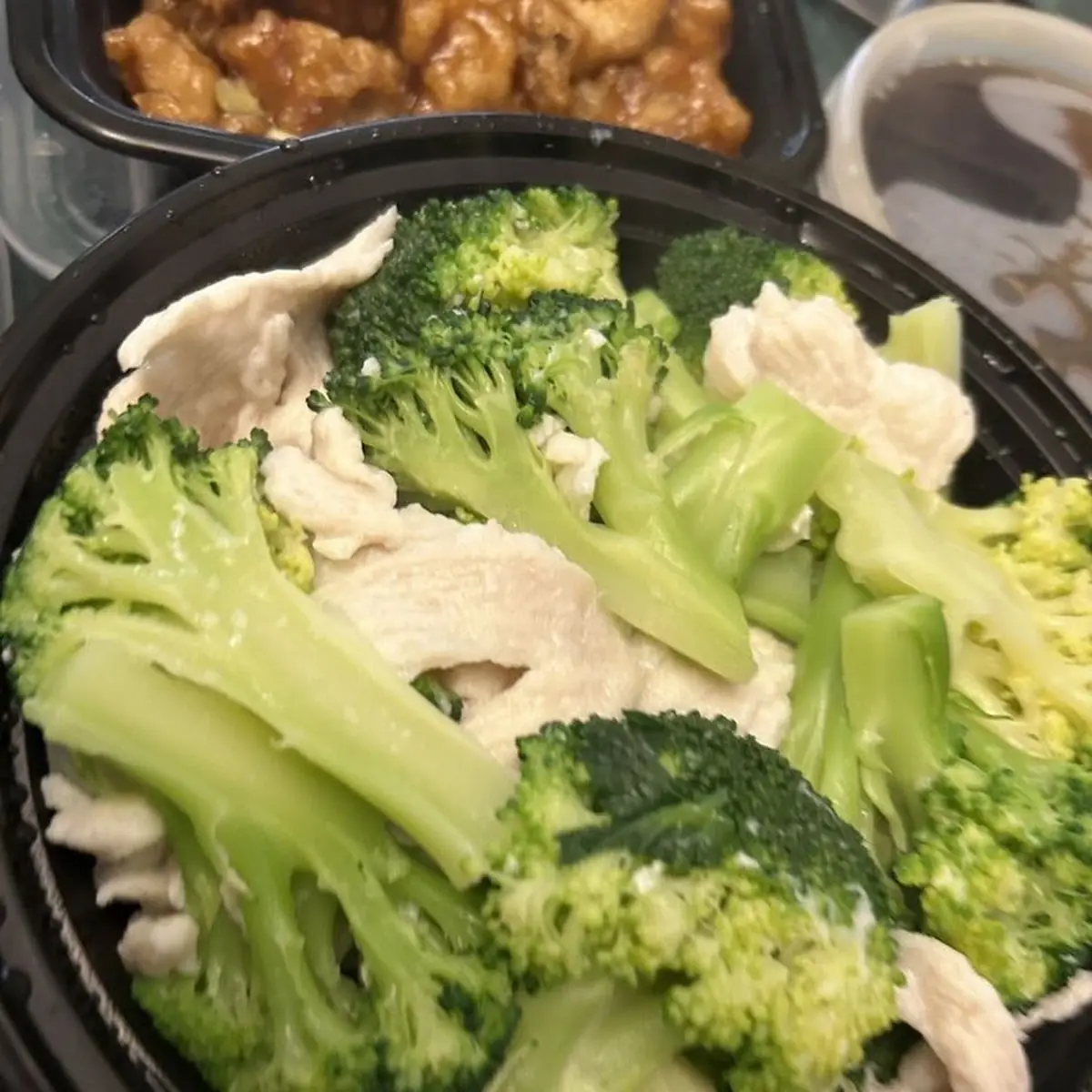 S6 Steamed Chicken w Broccoli