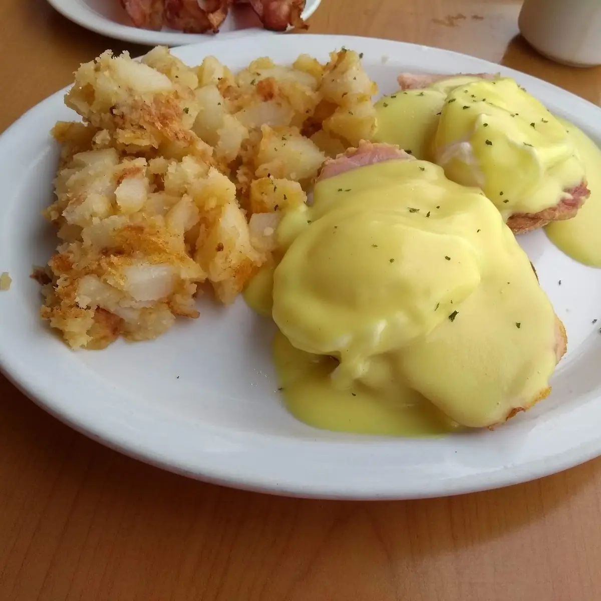 Eggs Benedict with Home Fries