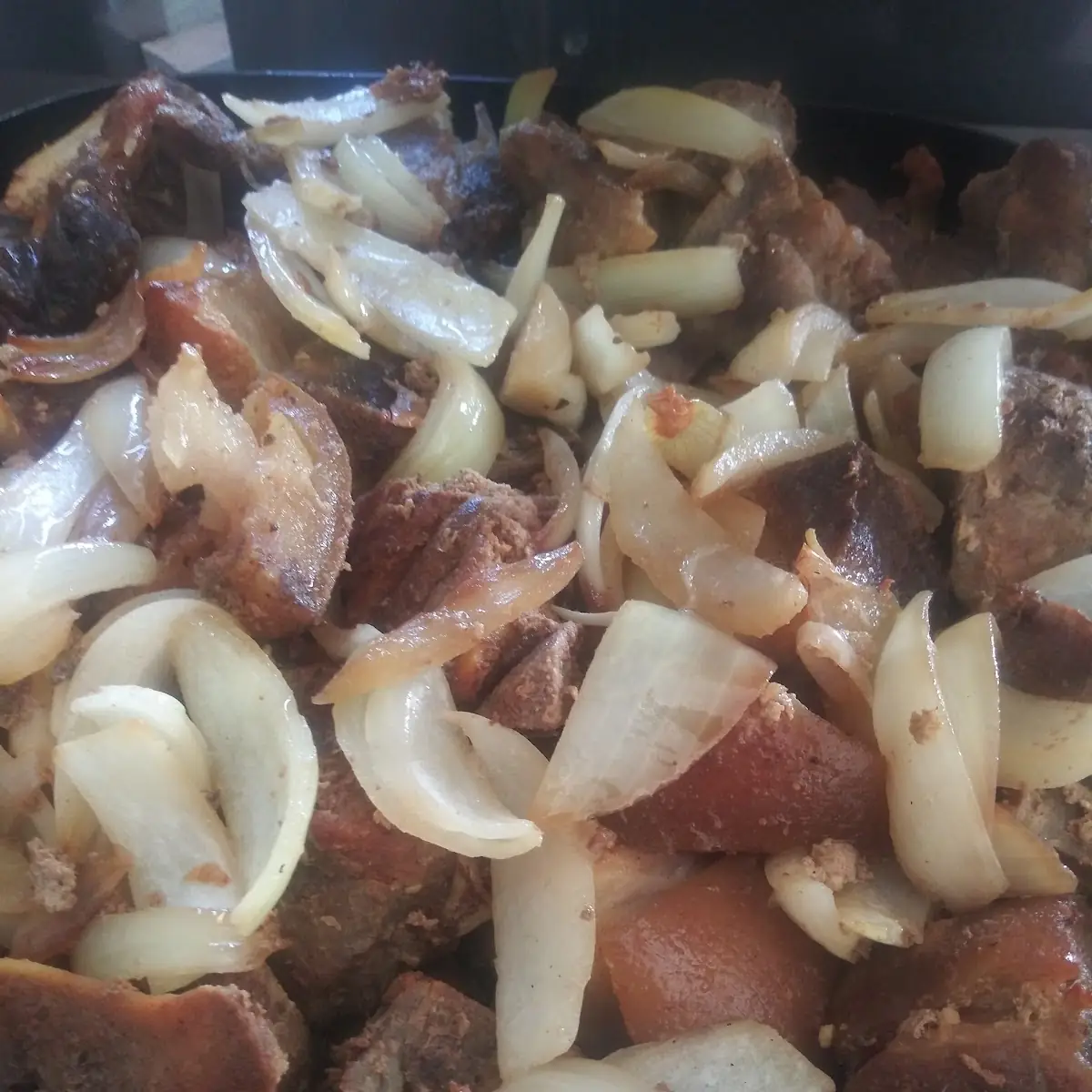 Carne Frita Encebollada