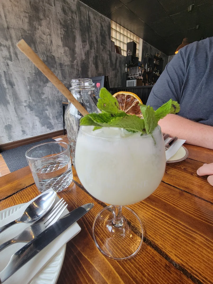 Thai Mojh, Pharmacii