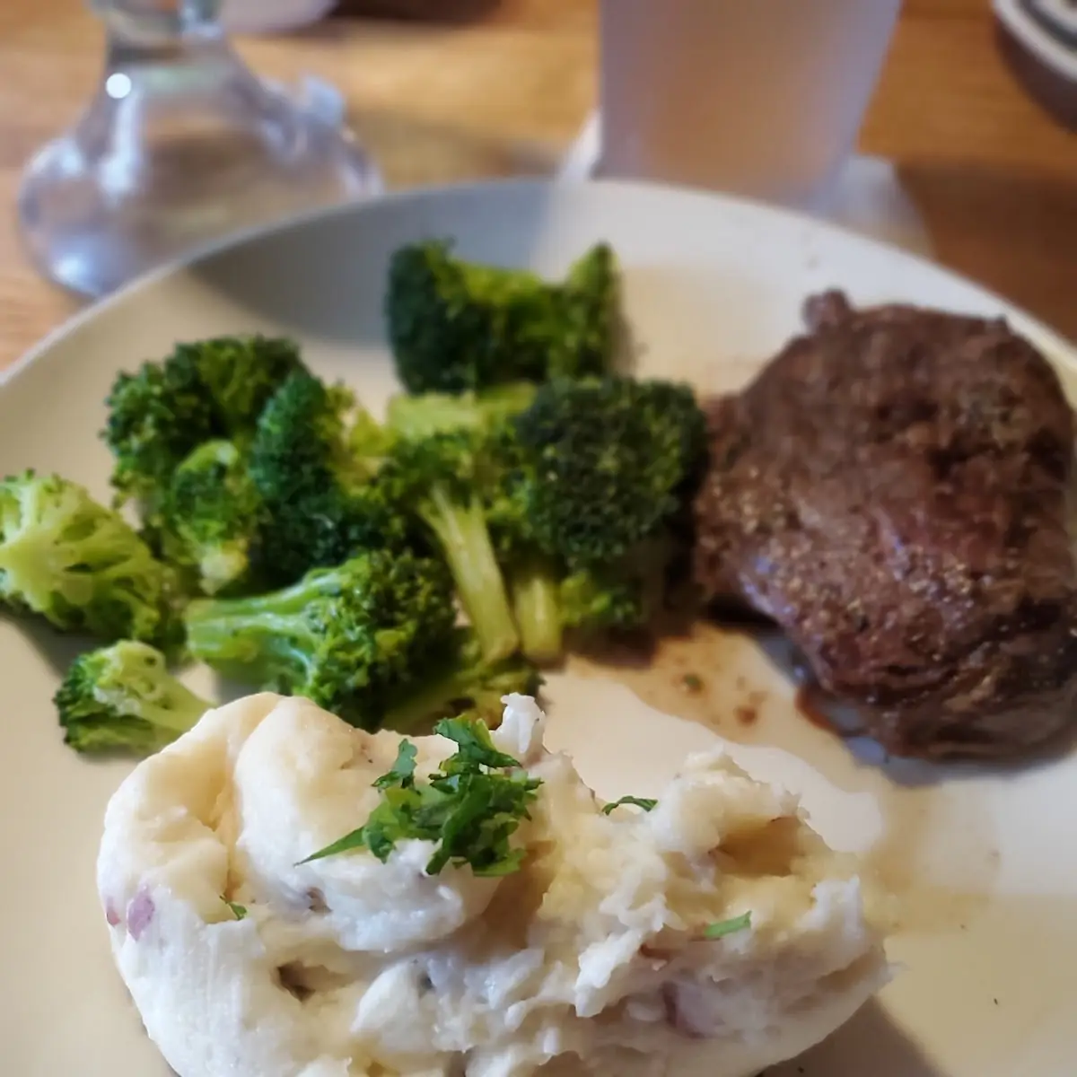 6oz Steak Dinner Mashed Potatoes with Broccoli