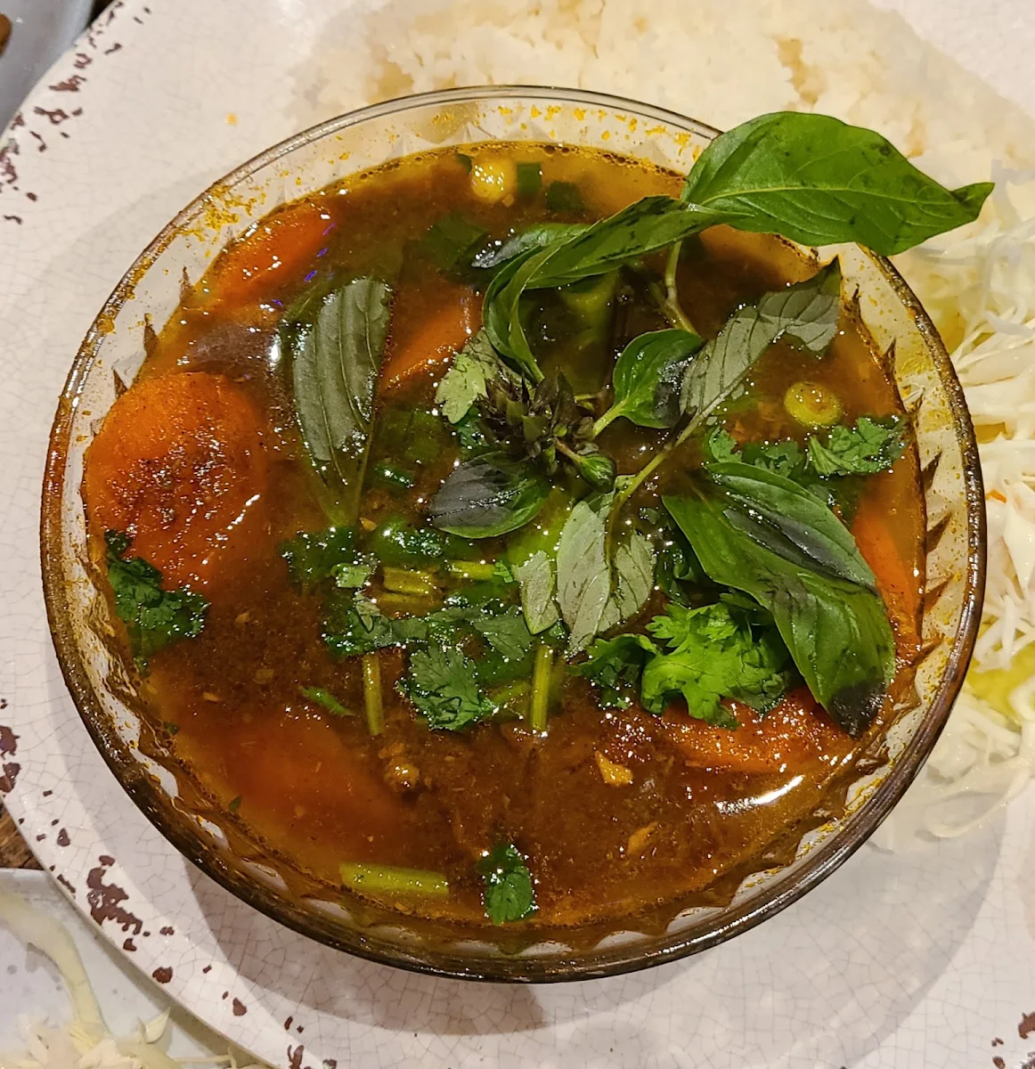 (L)Pho tai bo vien in spicy hue soup