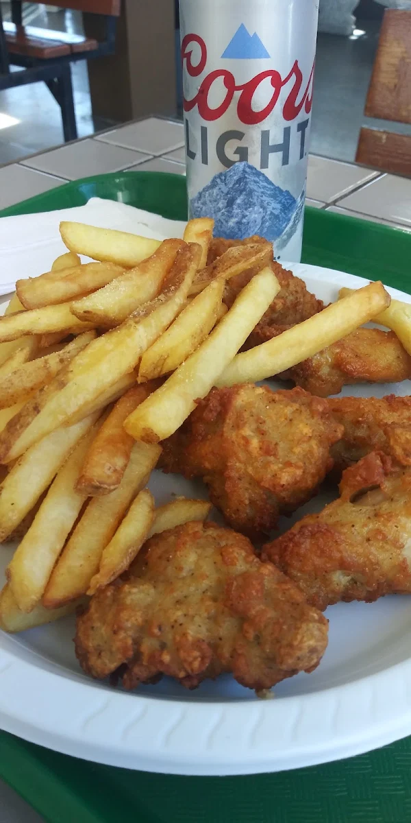 Chicken Wings with Fries