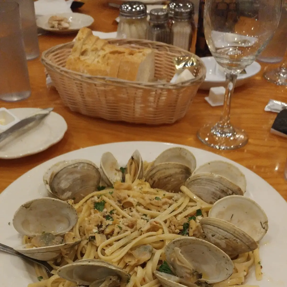Linguini with White Clam Sauce