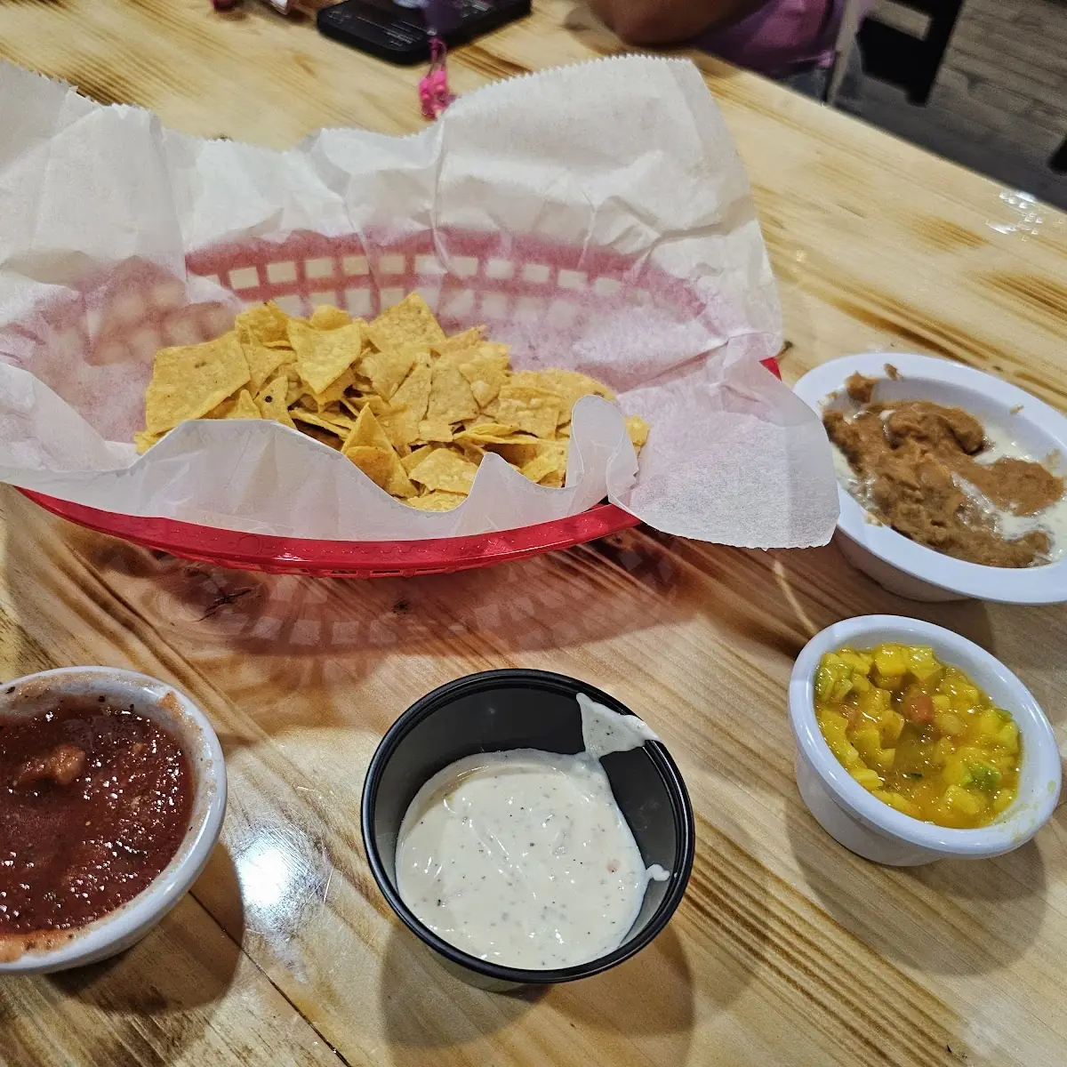 Entrada De Chips Con 4 Salsas Diferentes
