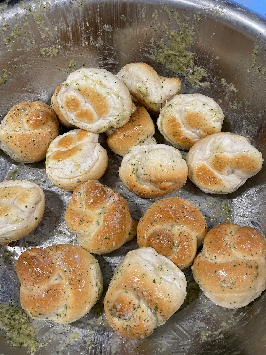 6 Garlic Knots, Boa Bakery