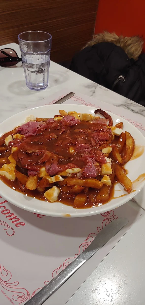 Poutine Viande Fumée Aux Deux Sauces