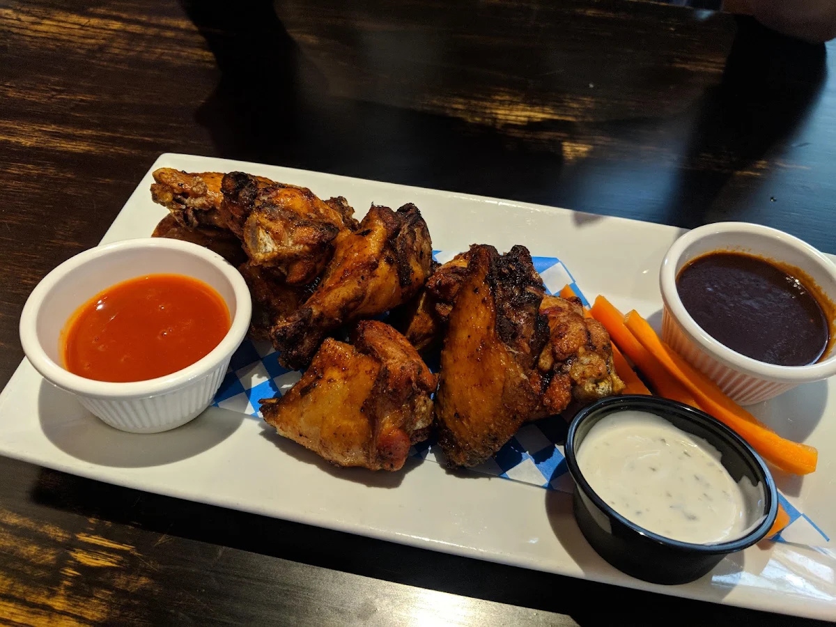 Smoke and Fried Wings, Q BBQ Public House