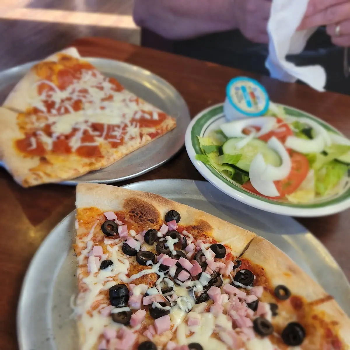 Pizza and Salade César