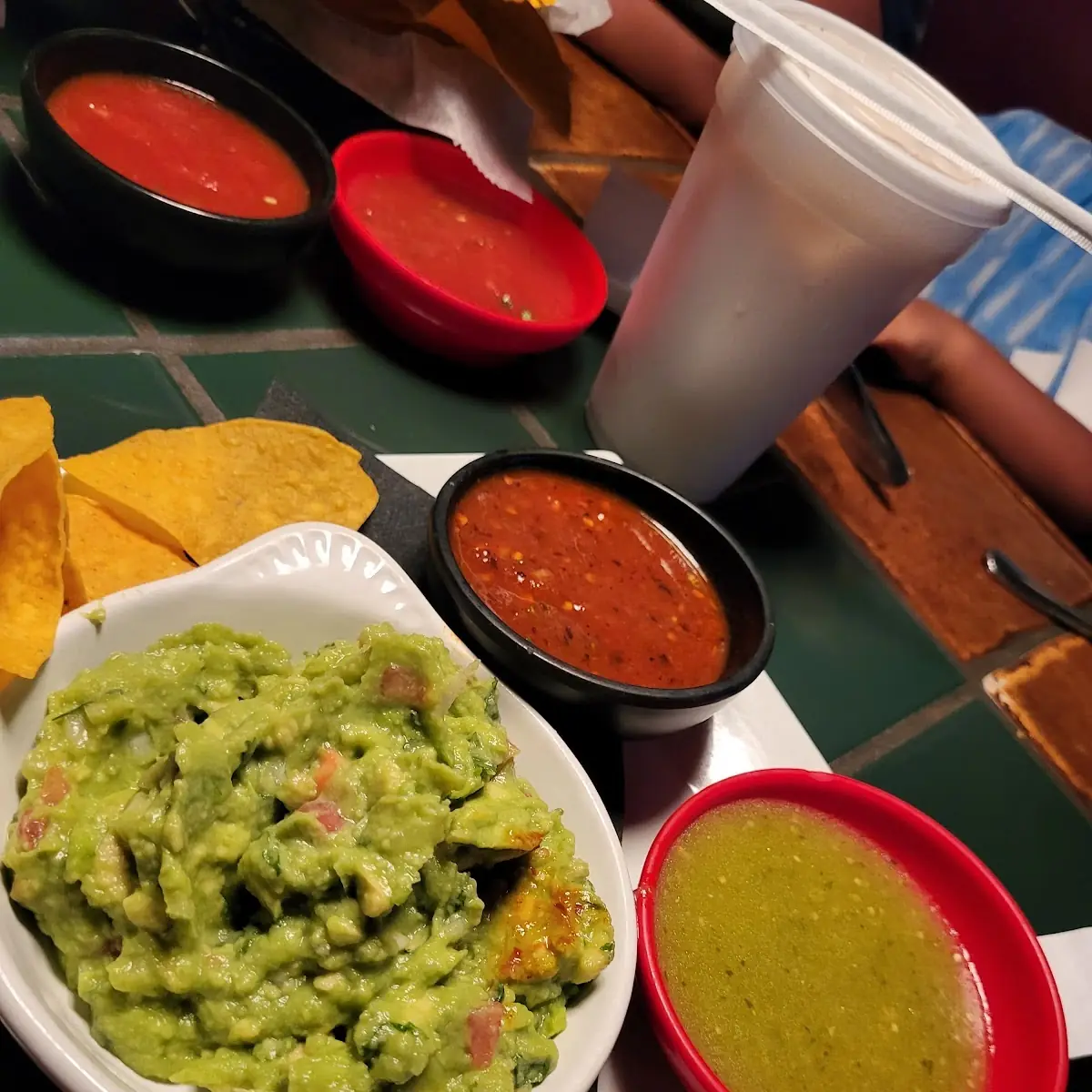 Guacamole Y Salsa Verde Y Roja