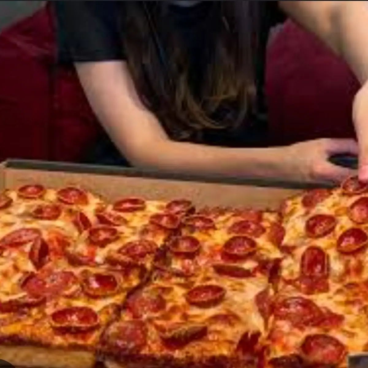 8 Corner Pan Pizza Peperoni