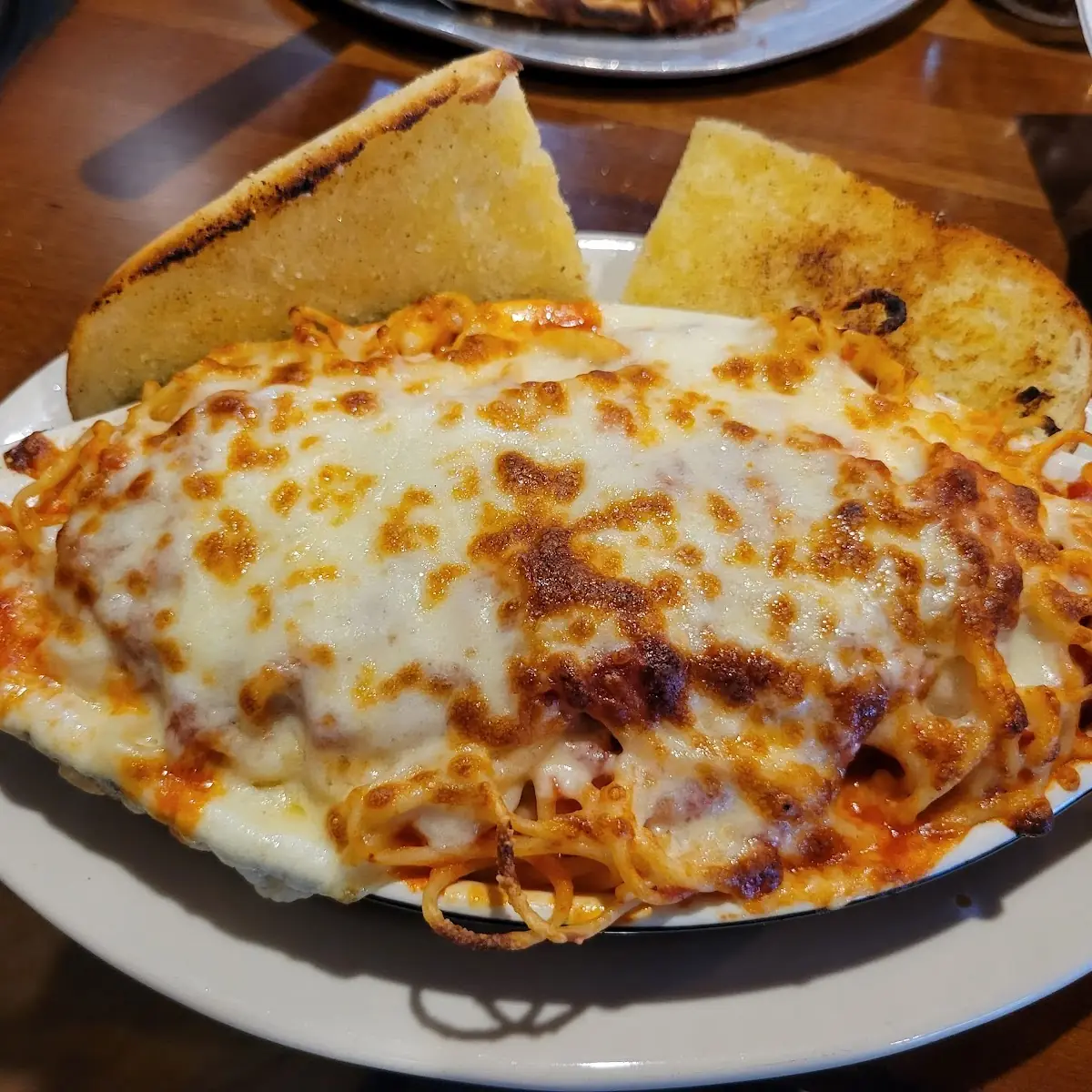 Spaghetti with Sauce Added Mozzarella Cheese on Top
