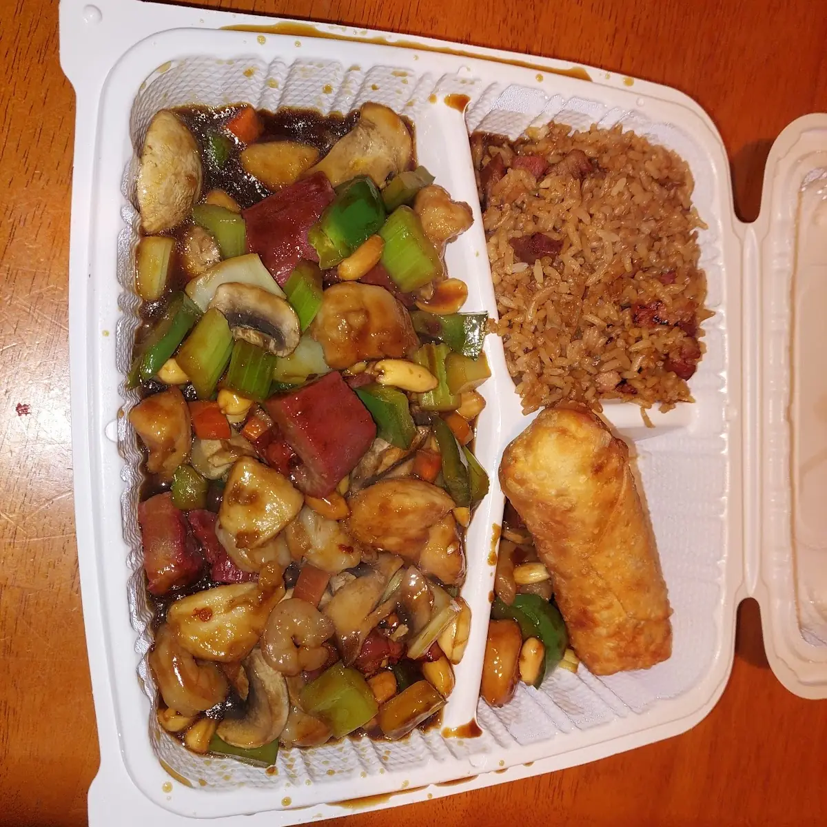 Kung Pao Triple Delight w Egg Roll
