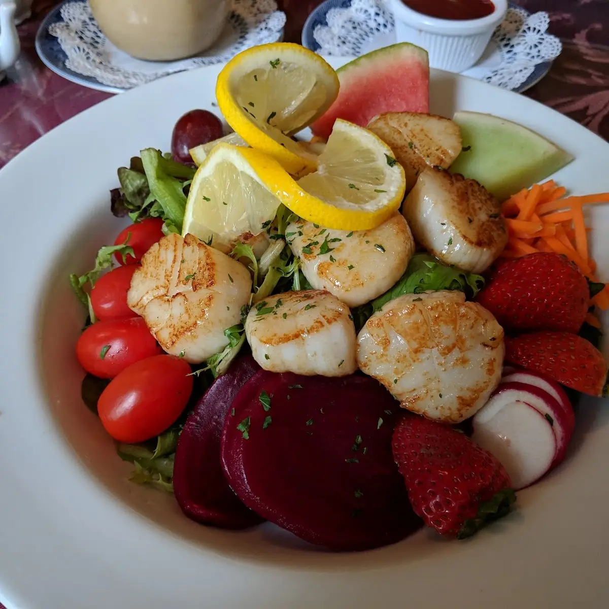 Sea Scallops with Salad and Fresh Fruit