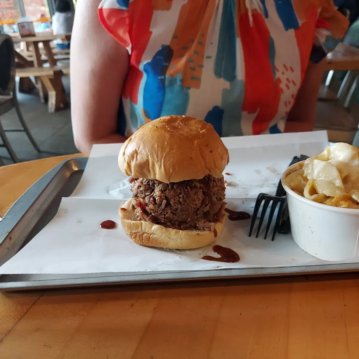 Brisket Sandwich w Mac & Cheese
