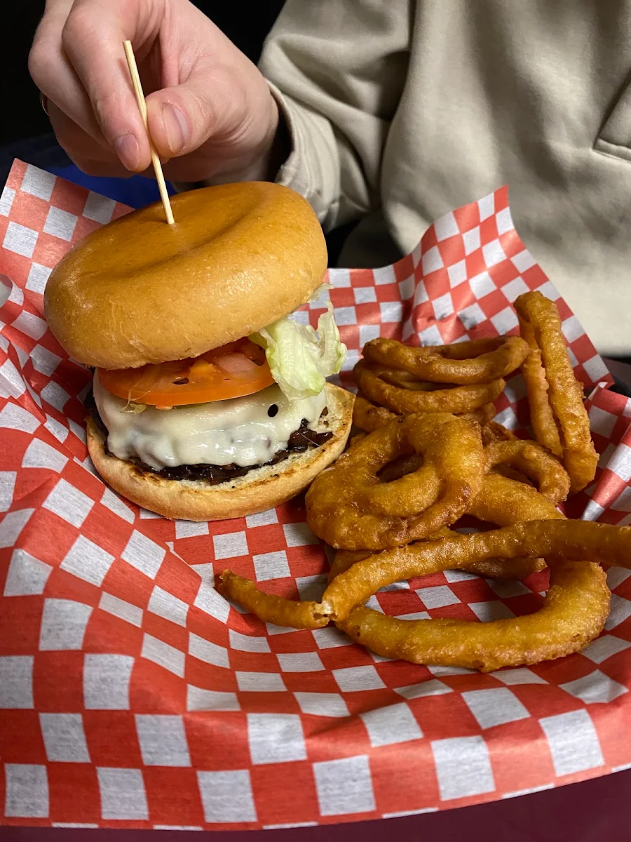 Highlights, Finn’s Pub