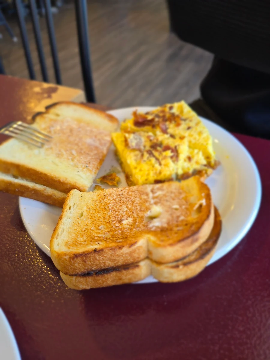 Omelet with Toast, Finn’s Pub