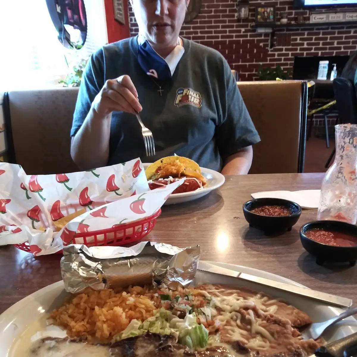 Combination Plate 1 Crispy Ground Beef Taco and Shredded Beef Enchilada