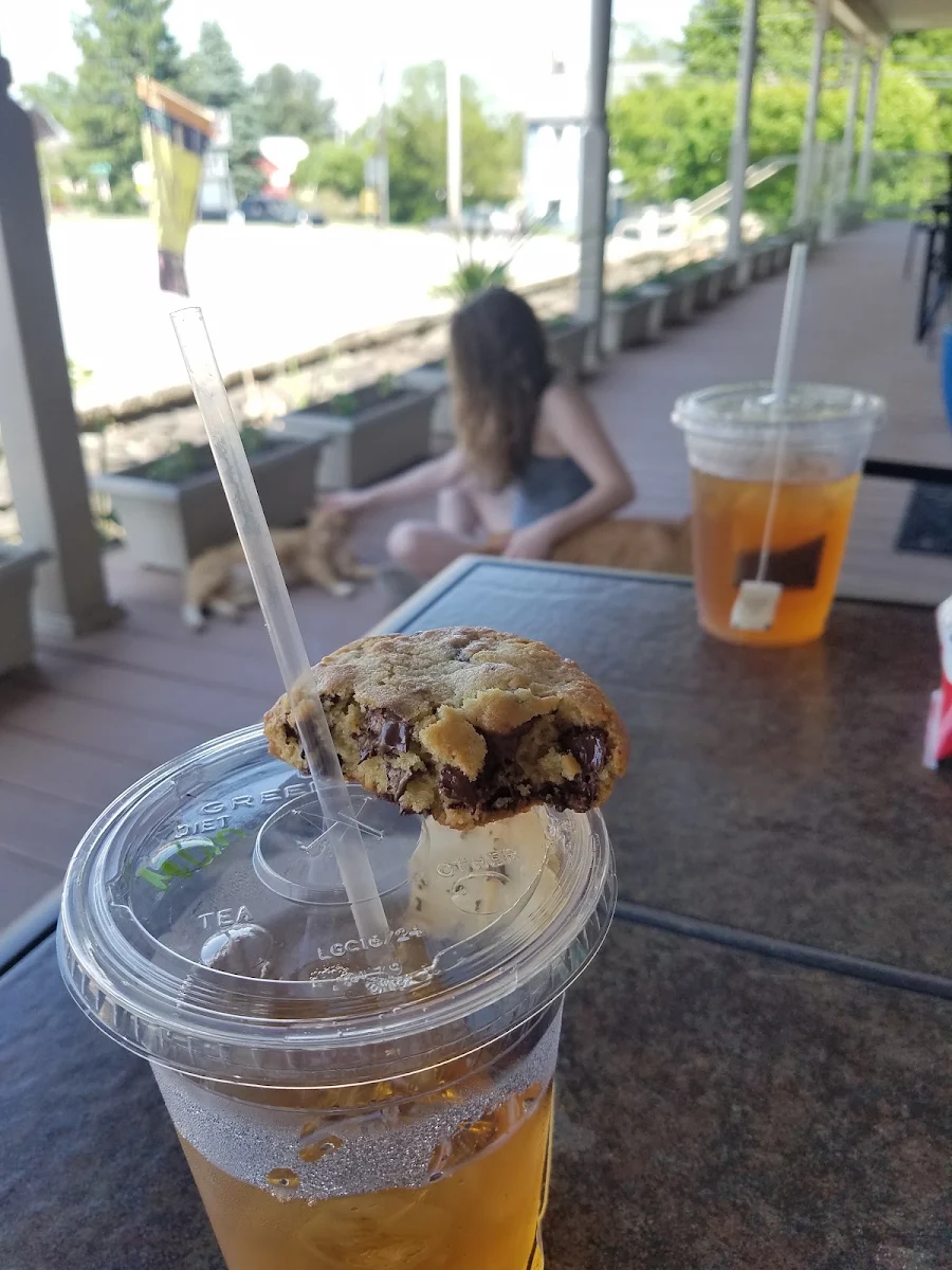 Mango Tea & Chocolate Chip Cookie