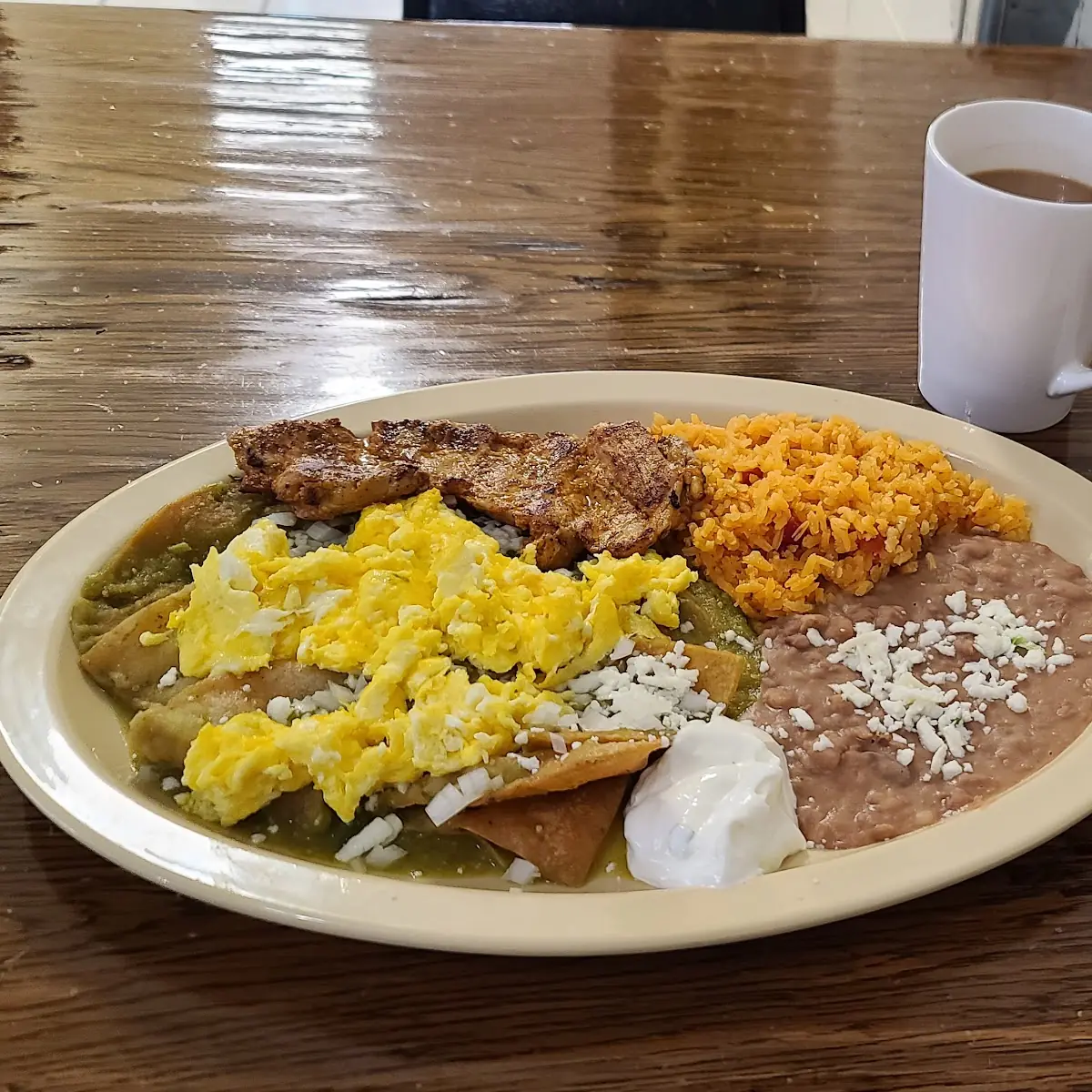 Chilaquiles Verdes Con Asada