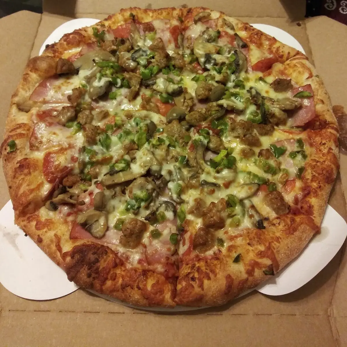 Pizza Deluxe En Delivery