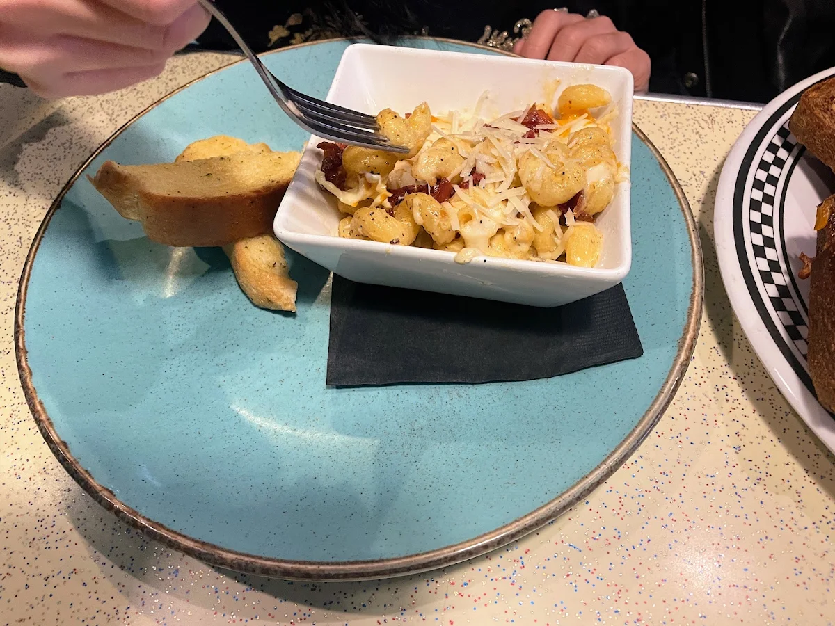 Kids Mac and Cheese, Melanie Pringles Restaurant