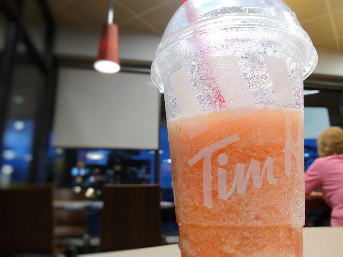 Strawberry Banana Real Fruit Chill Medium, Tim Hortons