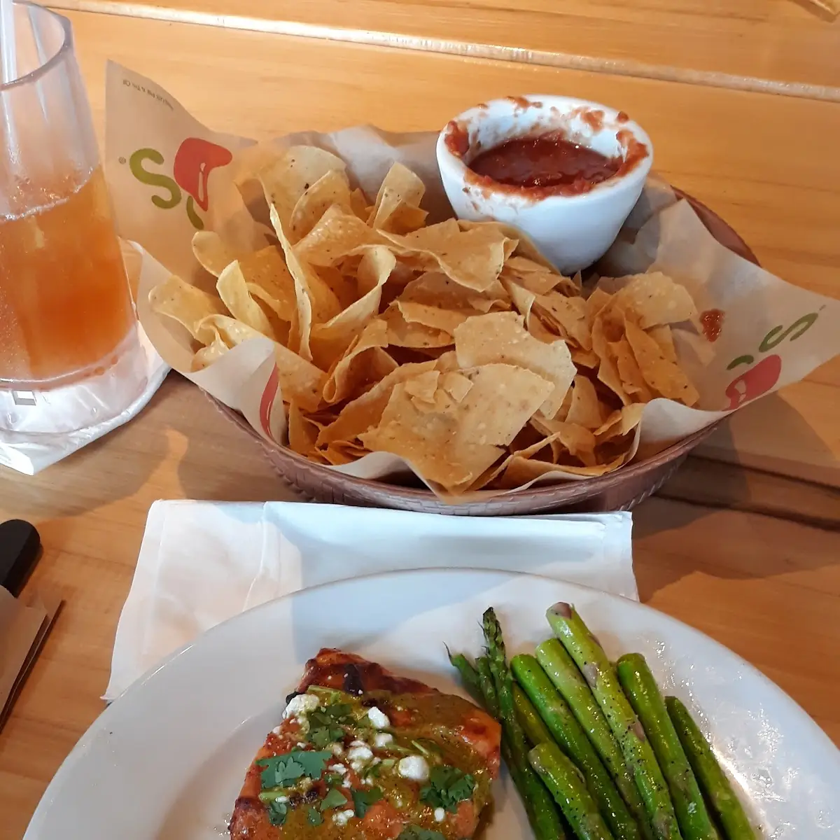 Grilled Salmon Fillet with Asparagus
