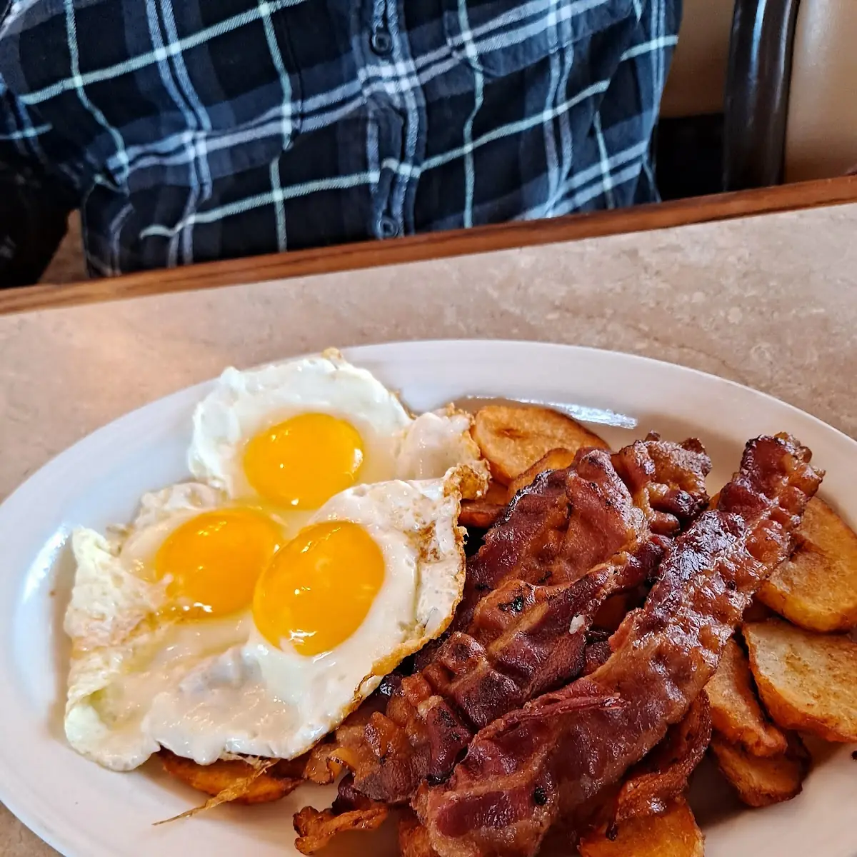Biscuits & Gravy 2 Eggs 2 Bacon 2 Sausage Links