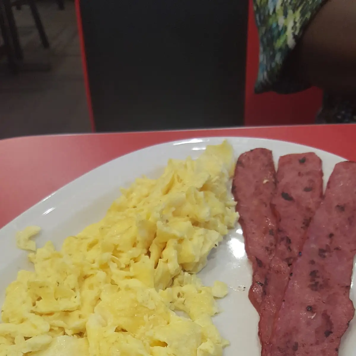 Scrambled Eggs & Turkey Bacon