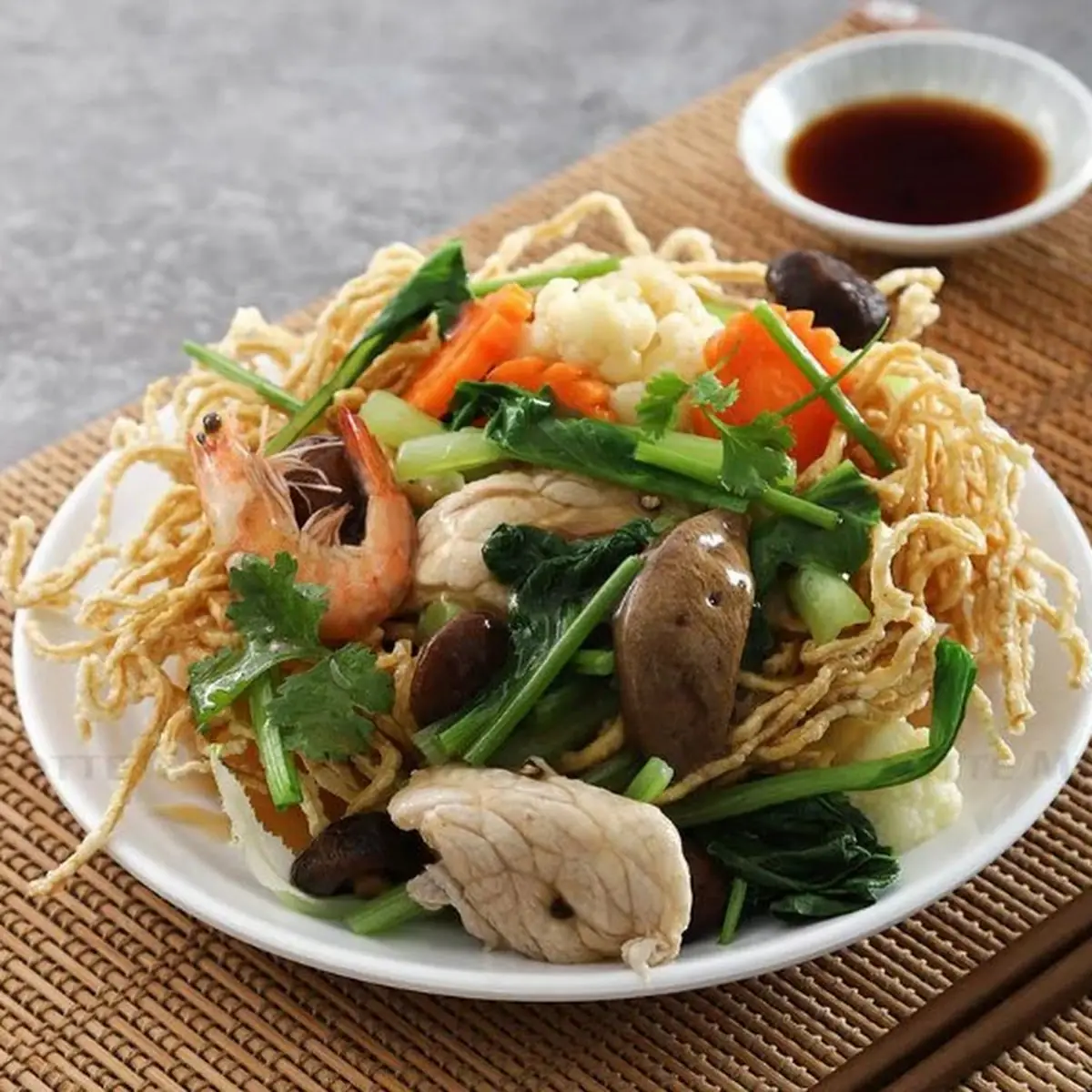 Crispy Fried Noodles w Seafood