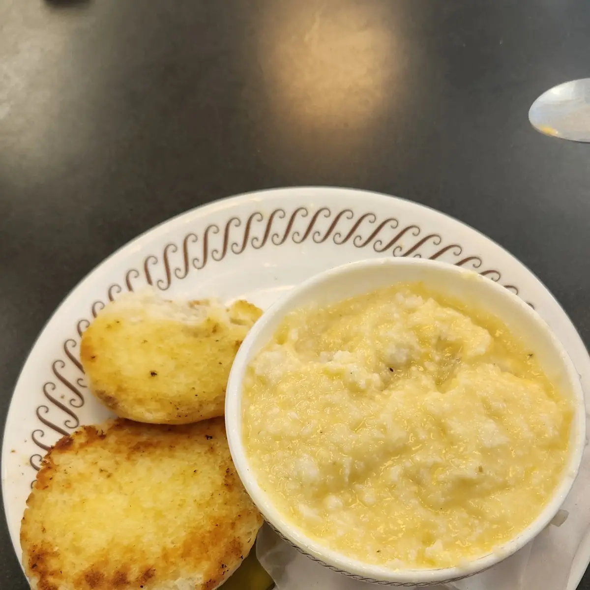 Cheese Grits with Grilled Buscuit