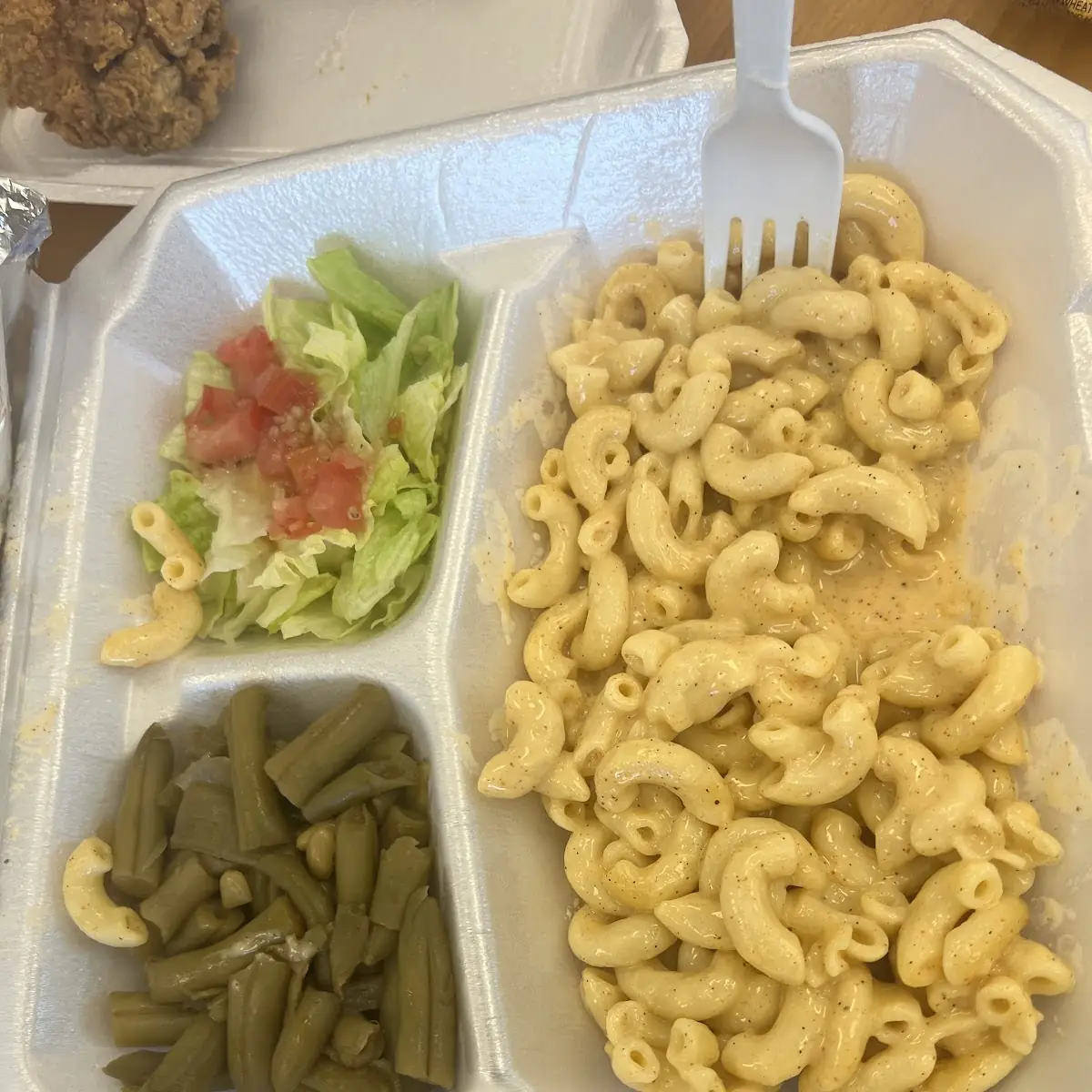 Mac and Cheese with 4 Wings Lunch