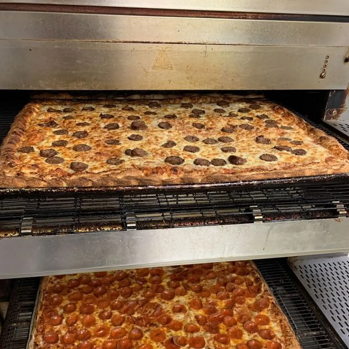 Style Thin Crust Pizza