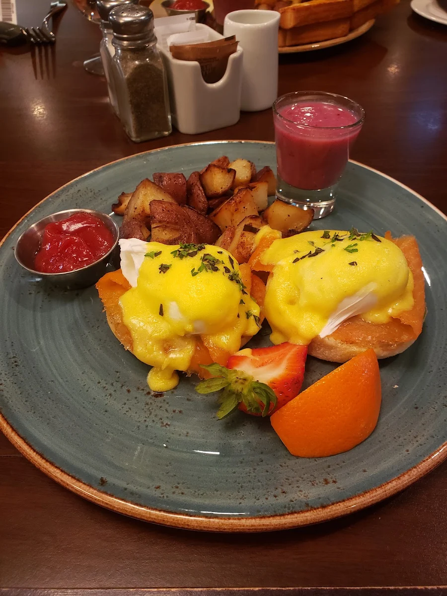 Salmon Eggs Benedict