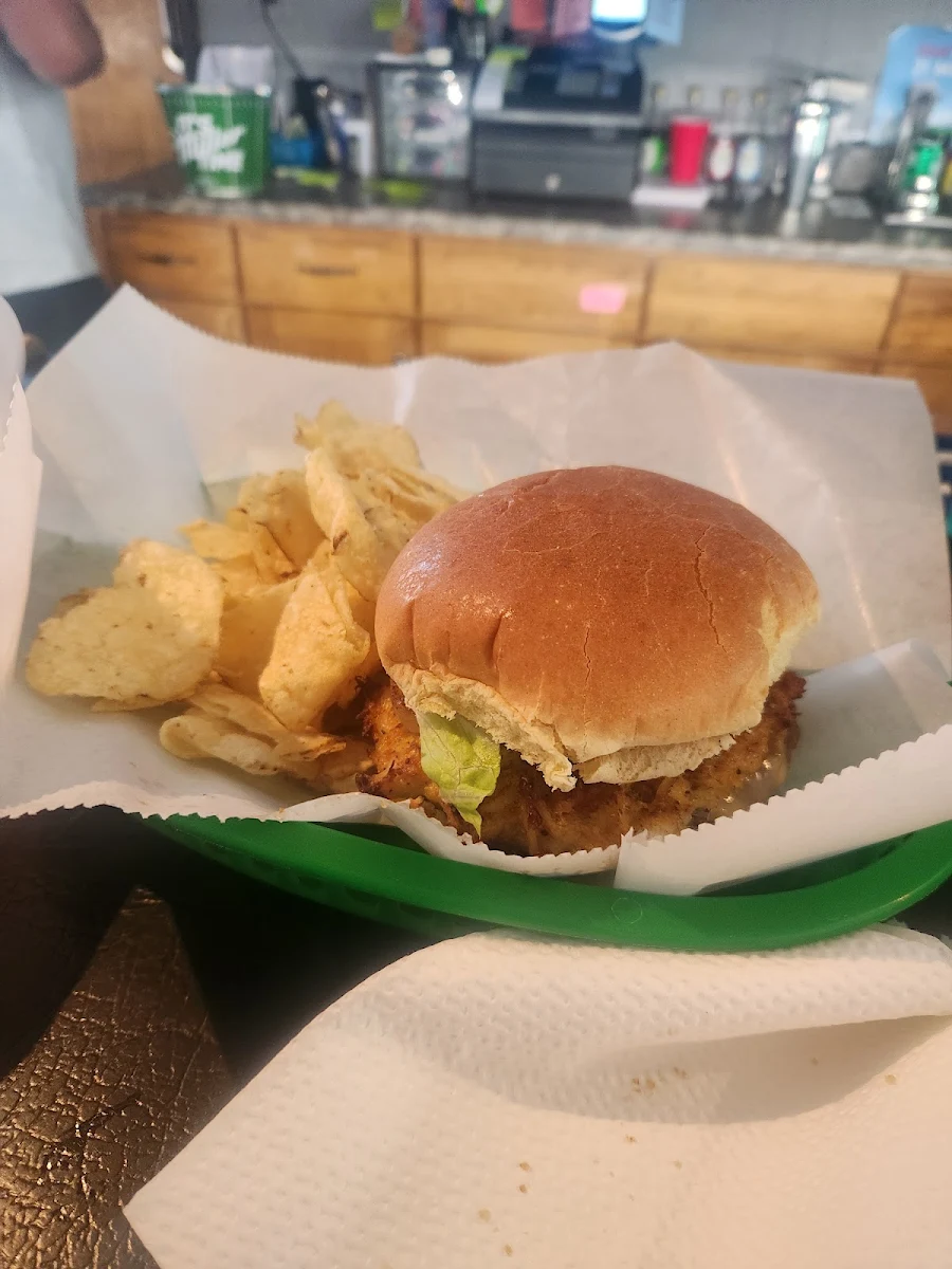 Crab Cake Sandwich with Chips
