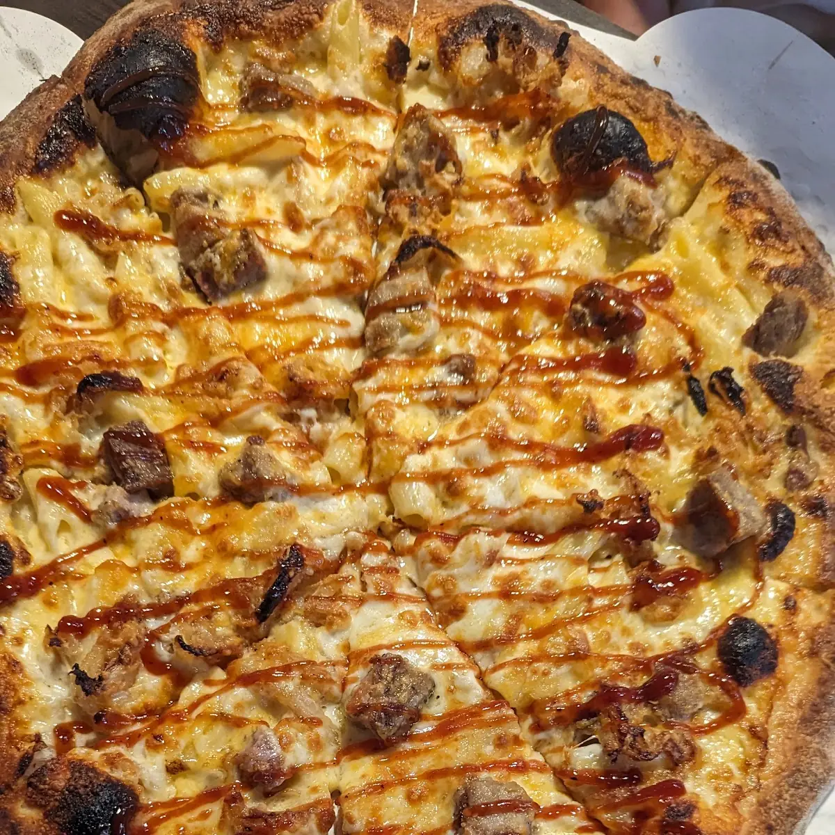 Burnt Ends Mac & Cheese Pizza